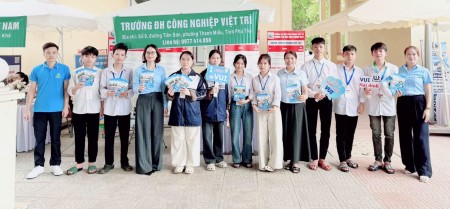 Trường Đại học Công nghiệp Việt Trì tham gia Phiên giao dịch việc làm tại Trường THPT Hiền Đa
